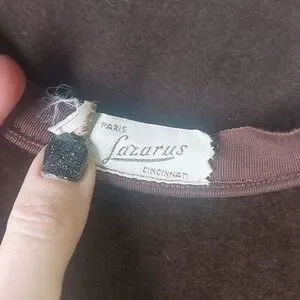 Chapeau Vintage Christian Dior Modèle Lazarus - Taille 22 Points Rouges - Occasion élégant Toutes Saisons